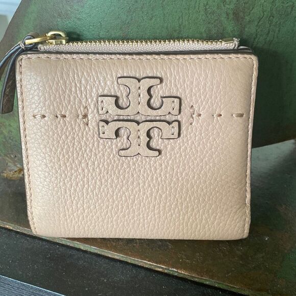 Tory Burch Handbags - Tory Burch Logo wallet